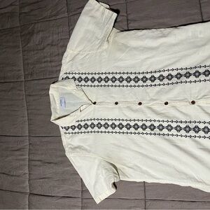 Old Navy Men's Cream Shirt with Black Design